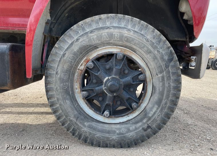 image for item MJ9546 1985 Ford F800  truck cab and chassis