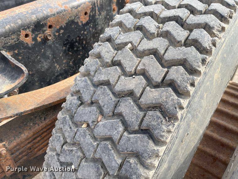 image for item MJ9546 1985 Ford F800  truck cab and chassis