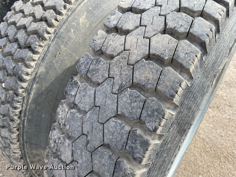 image for item MJ9546 1985 Ford F800  truck cab and chassis