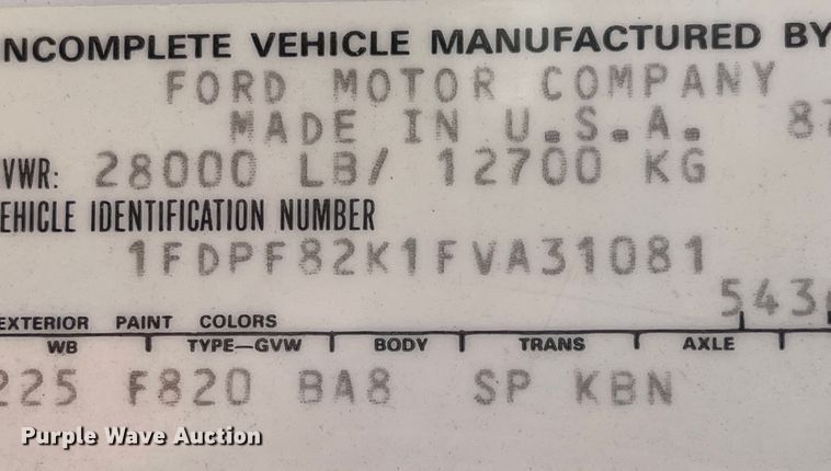 image for item MJ9546 1985 Ford F800  truck cab and chassis