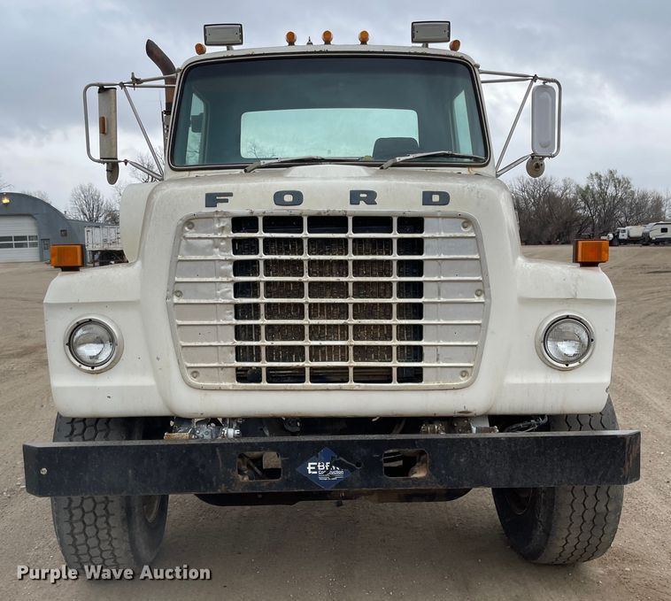 image for item MJ9594 1988 Ford  LNT8000  truck cab and chassis