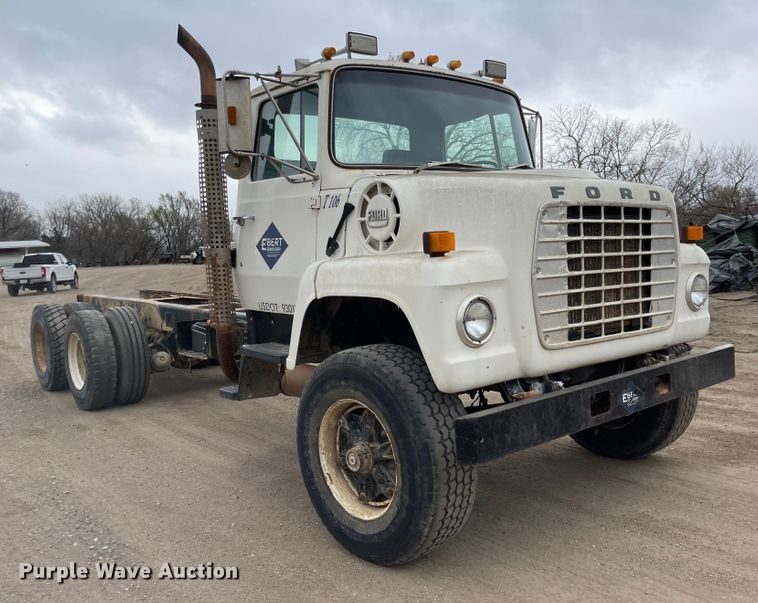 image for item MJ9594 1988 Ford  LNT8000  truck cab and chassis