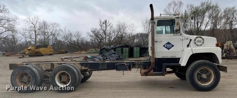 image for item MJ9594 1988 Ford  LNT8000  truck cab and chassis