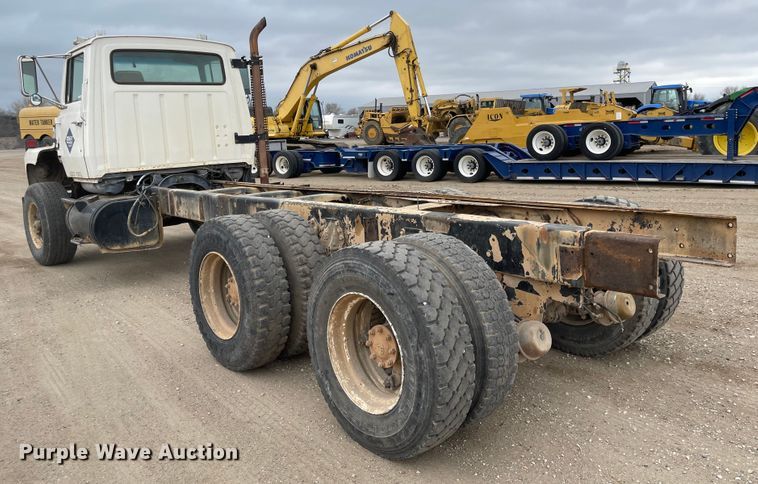 image for item MJ9594 1988 Ford  LNT8000  truck cab and chassis