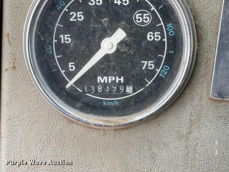 image for item MJ9594 1988 Ford  LNT8000  truck cab and chassis