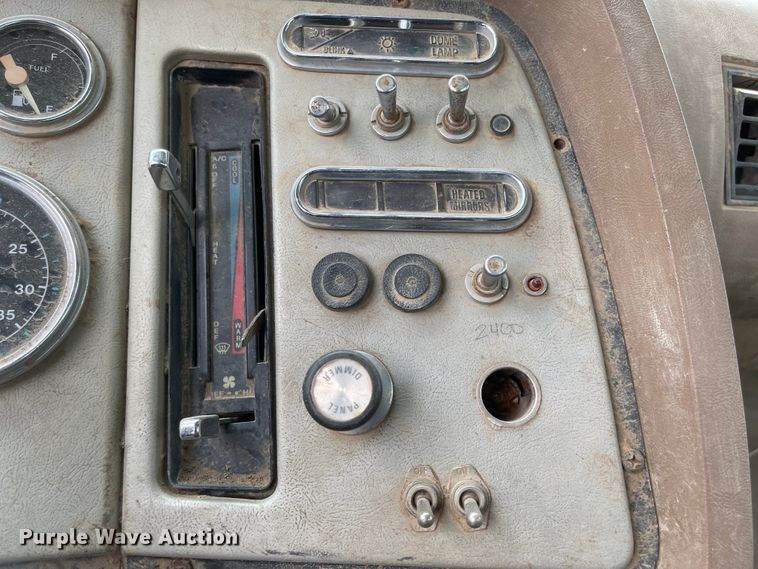 image for item MJ9594 1988 Ford  LNT8000  truck cab and chassis