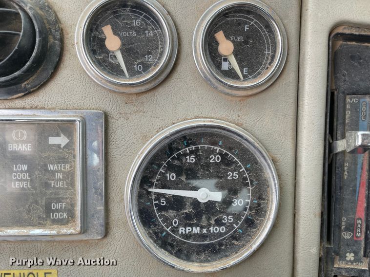 image for item MJ9594 1988 Ford  LNT8000  truck cab and chassis