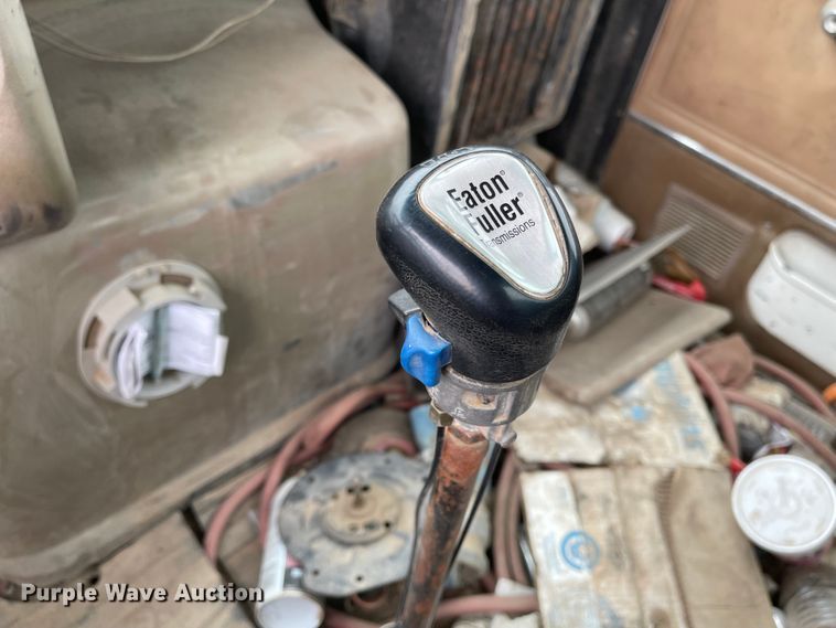 image for item MJ9594 1988 Ford  LNT8000  truck cab and chassis