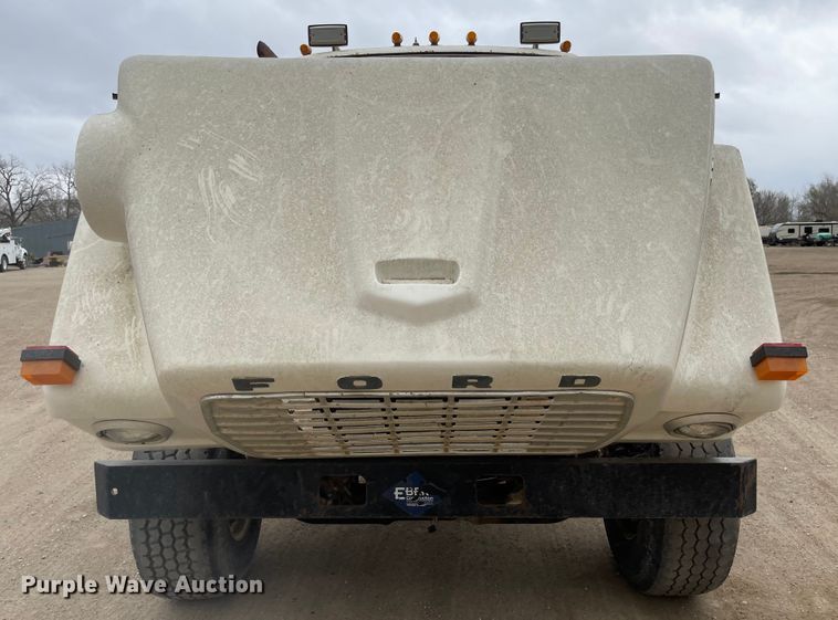 image for item MJ9594 1988 Ford  LNT8000  truck cab and chassis