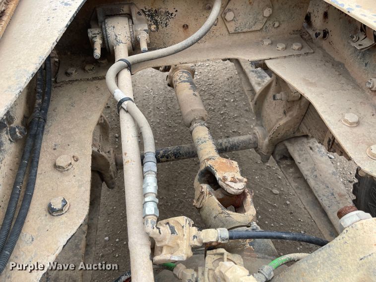 image for item MJ9594 1988 Ford  LNT8000  truck cab and chassis