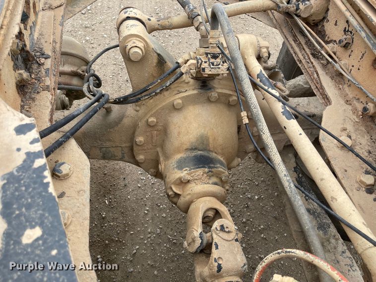 image for item MJ9594 1988 Ford  LNT8000  truck cab and chassis