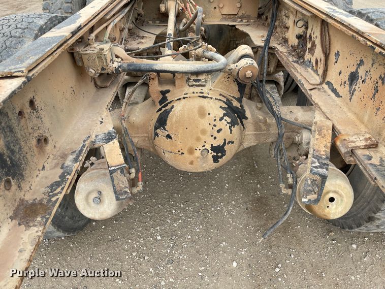 image for item MJ9594 1988 Ford  LNT8000  truck cab and chassis