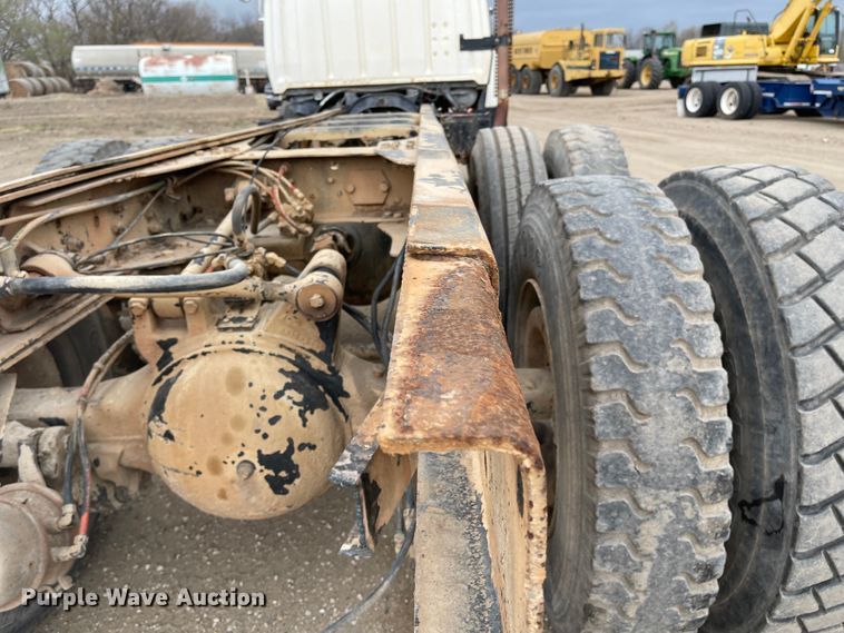 image for item MJ9594 1988 Ford  LNT8000  truck cab and chassis