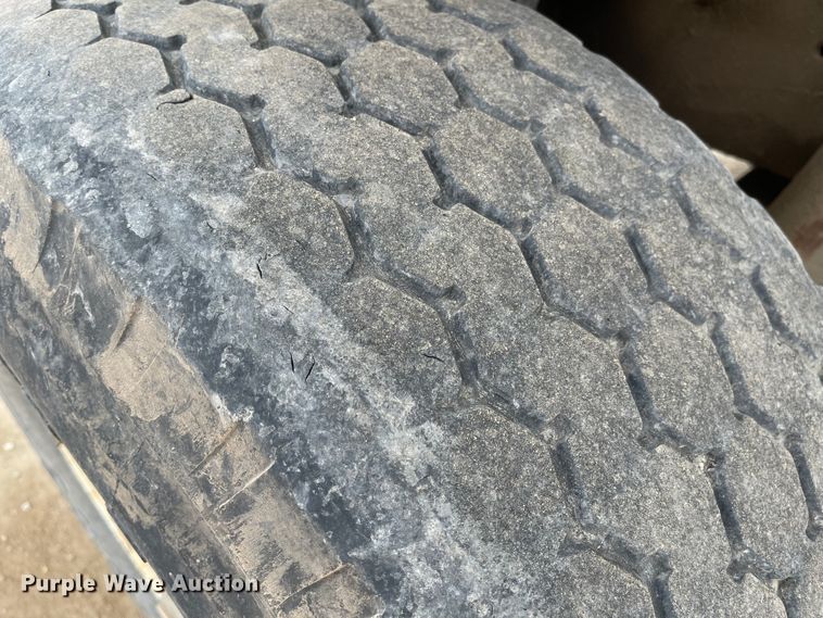 image for item MJ9594 1988 Ford  LNT8000  truck cab and chassis