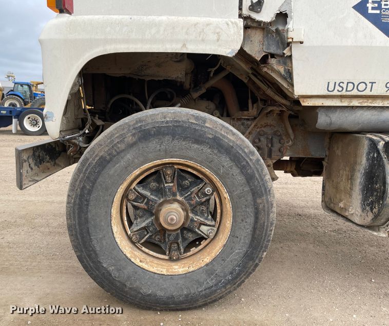 image for item MJ9594 1988 Ford  LNT8000  truck cab and chassis