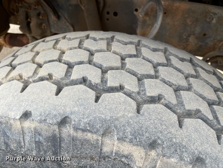 image for item MJ9594 1988 Ford  LNT8000  truck cab and chassis