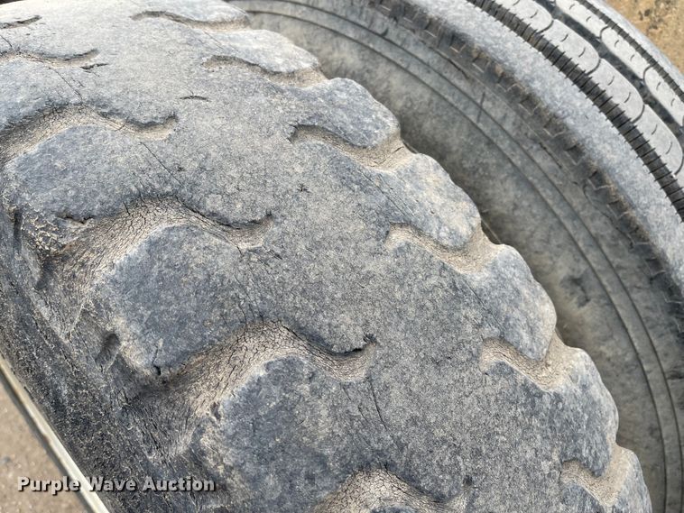 image for item MJ9594 1988 Ford  LNT8000  truck cab and chassis