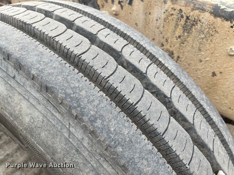 image for item MJ9594 1988 Ford  LNT8000  truck cab and chassis