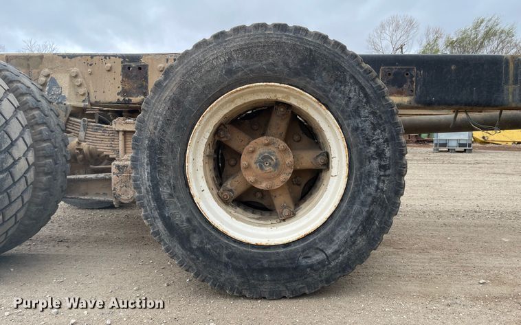 image for item MJ9594 1988 Ford  LNT8000  truck cab and chassis