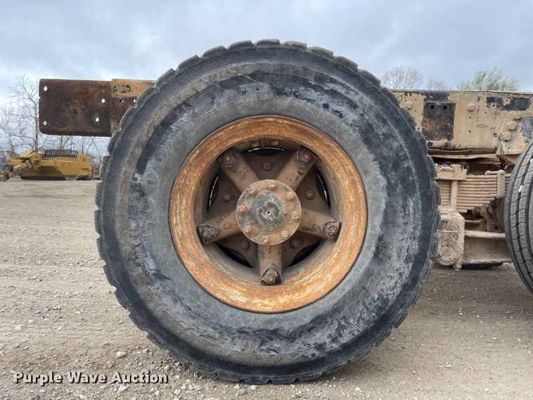 image for item MJ9594 1988 Ford  LNT8000  truck cab and chassis