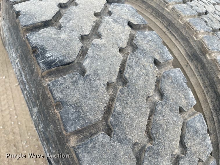 image for item MJ9594 1988 Ford  LNT8000  truck cab and chassis