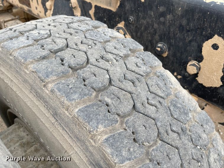 image for item MJ9594 1988 Ford  LNT8000  truck cab and chassis