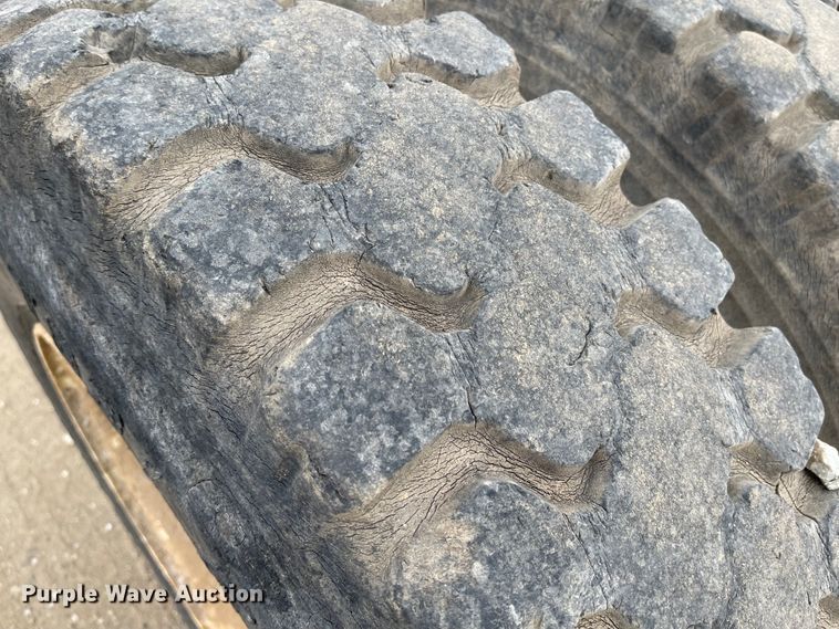 image for item MJ9594 1988 Ford  LNT8000  truck cab and chassis