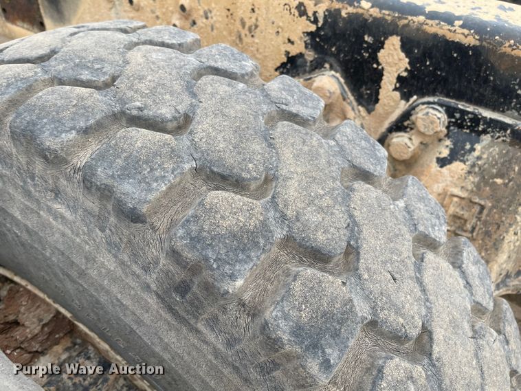 image for item MJ9594 1988 Ford  LNT8000  truck cab and chassis