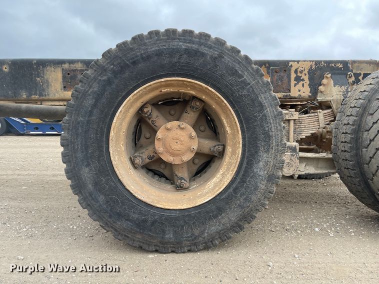 image for item MJ9594 1988 Ford  LNT8000  truck cab and chassis