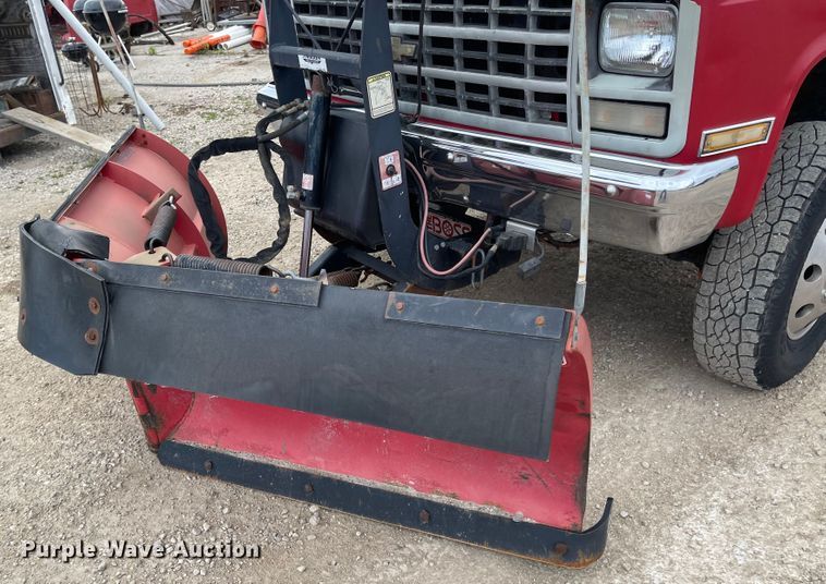 image for item MJ9634 Boss  8' 2" W V-blade snow plow