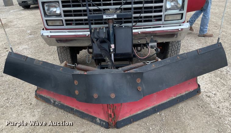 image for item MJ9634 Boss  8' 2" W V-blade snow plow