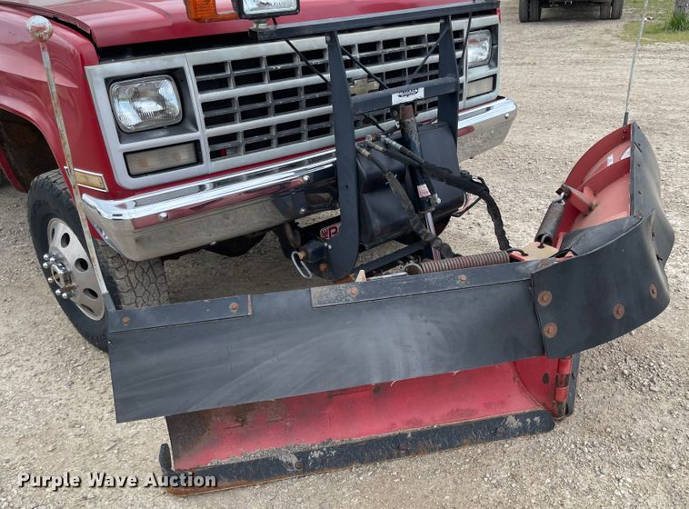 image for item MJ9634 Boss  8' 2" W V-blade snow plow