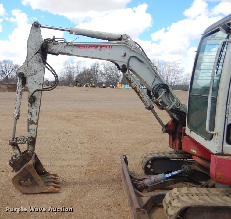 image for item MY9011 2007 Takeuchi TB138FR  mini excavator