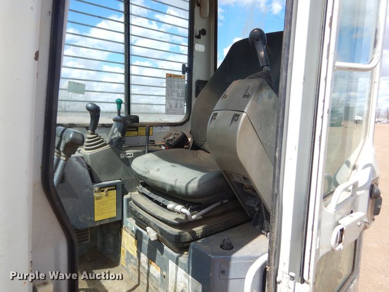 image for item MY9011 2007 Takeuchi TB138FR  mini excavator