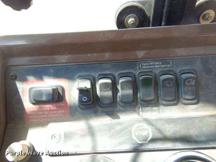 image for item MY9015 1998 John Deere 310SE  backhoe