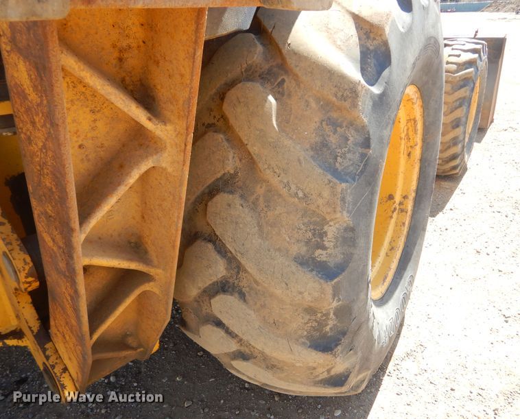 image for item MY9015 1998 John Deere 310SE  backhoe