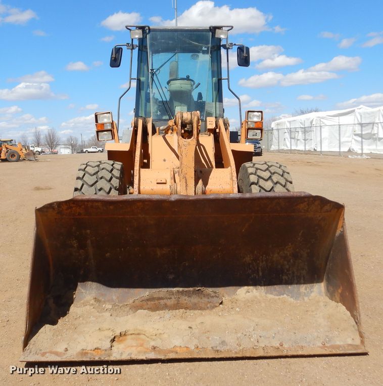 image for item MY9016 2000 Case 621C  wheel loader