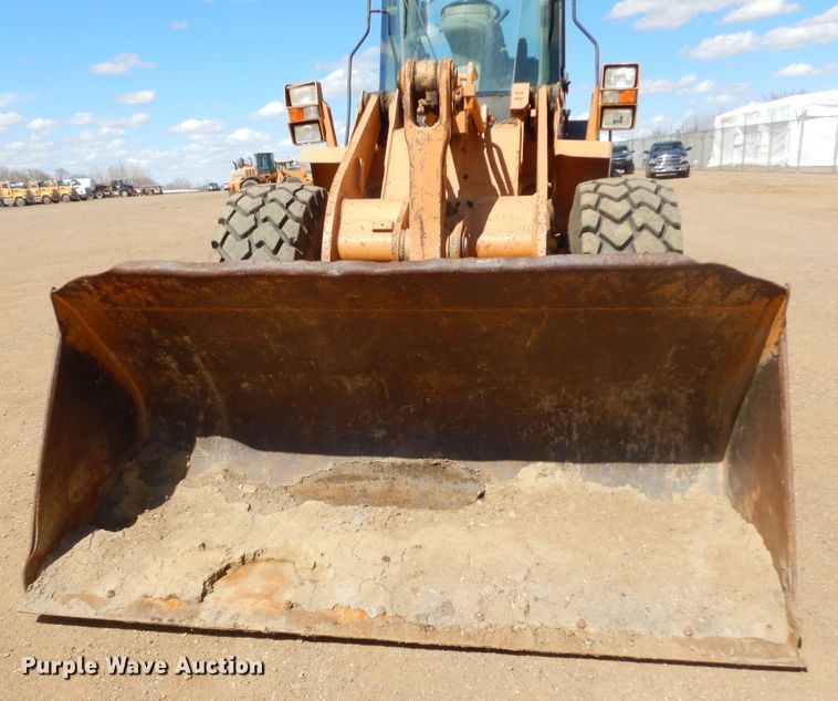 image for item MY9016 2000 Case 621C  wheel loader