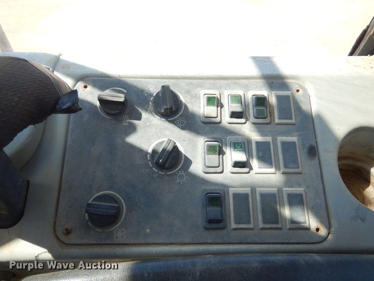 image for item MY9016 2000 Case 621C  wheel loader