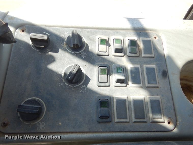 image for item MY9016 2000 Case 621C  wheel loader