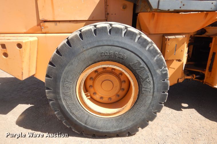 image for item MY9016 2000 Case 621C  wheel loader
