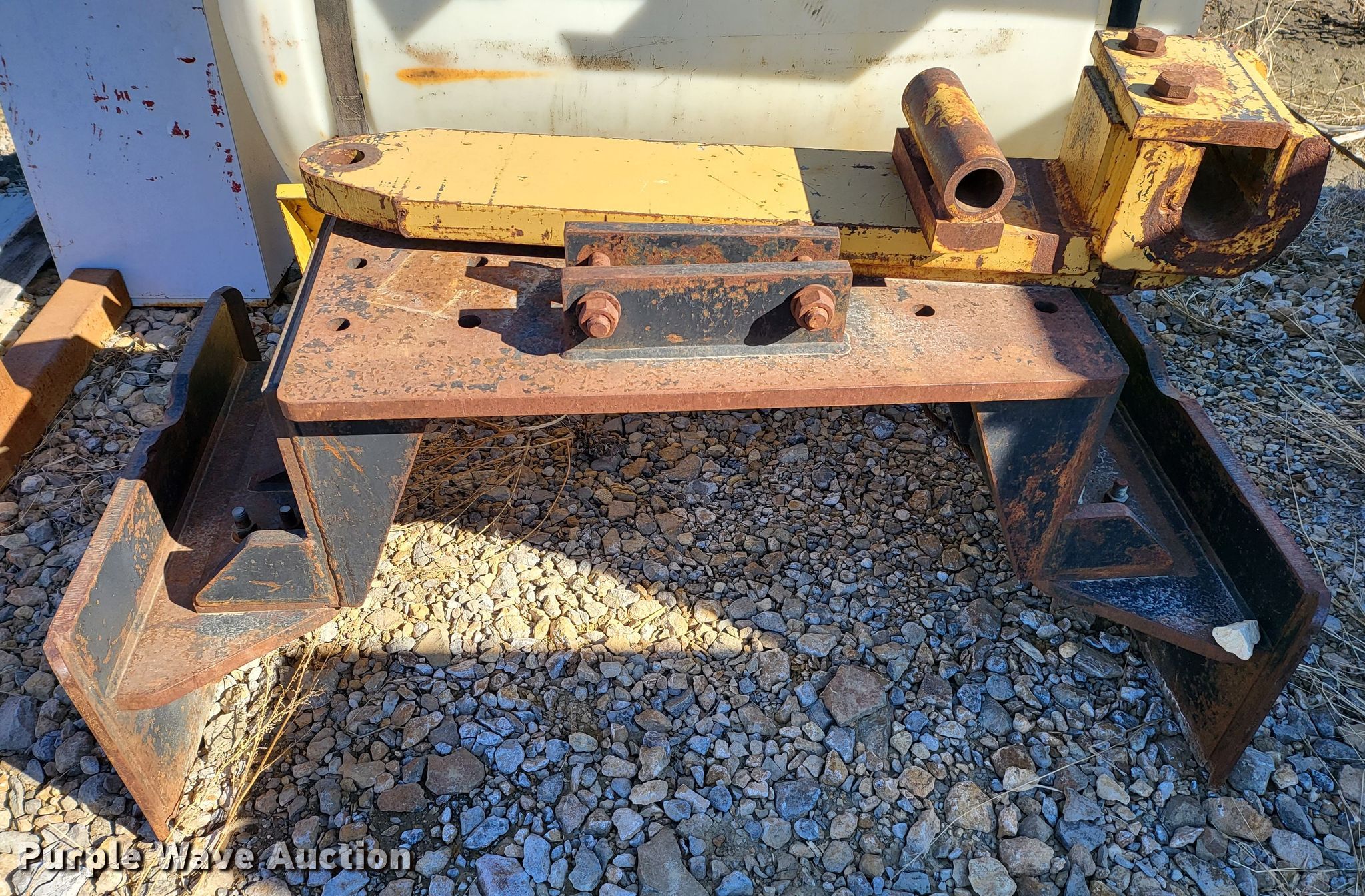 Scraper hitch in Wathena, KS Item DE2122 sold Purple Wave