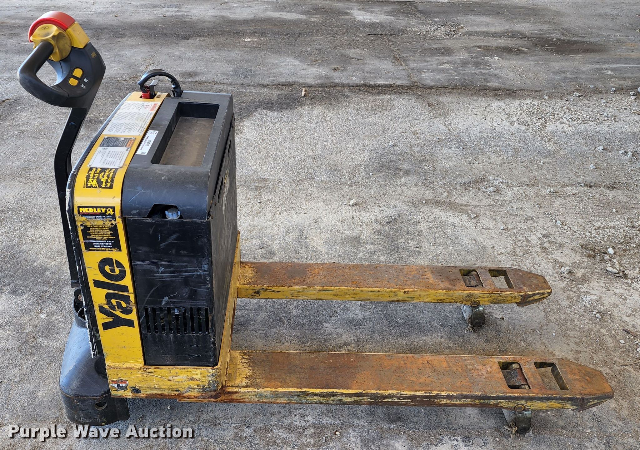 Yale MPB040EN24T2748 electric pallet jack in Liberty, MO Item KT9776