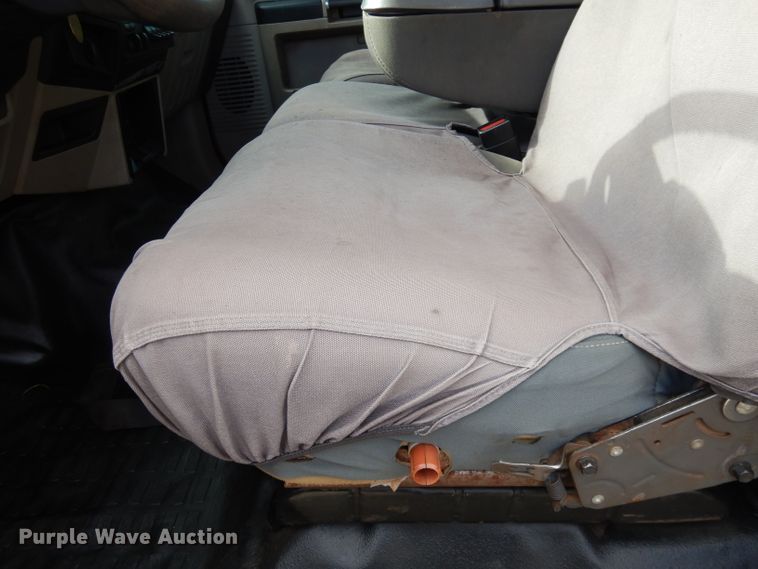 image for item DH8990 2010 Ford F550 Super Duty XLT  flatbed truck