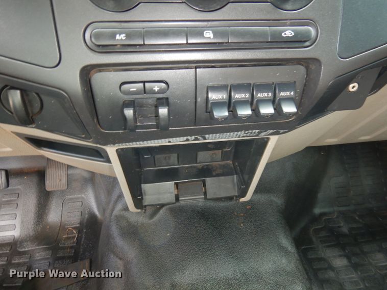 image for item DH8990 2010 Ford F550 Super Duty XLT  flatbed truck