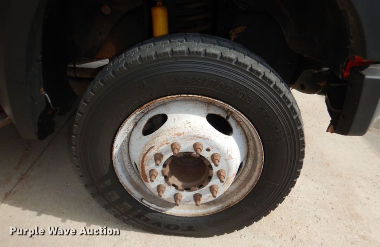 image for item DH8990 2010 Ford F550 Super Duty XLT  flatbed truck