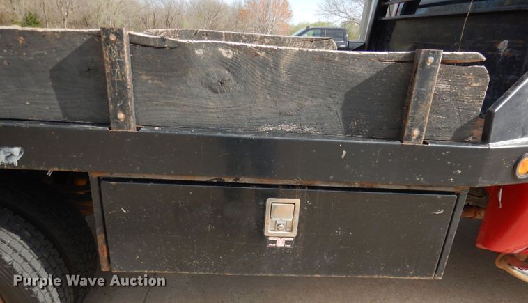 image for item DH8990 2010 Ford F550 Super Duty XLT  flatbed truck