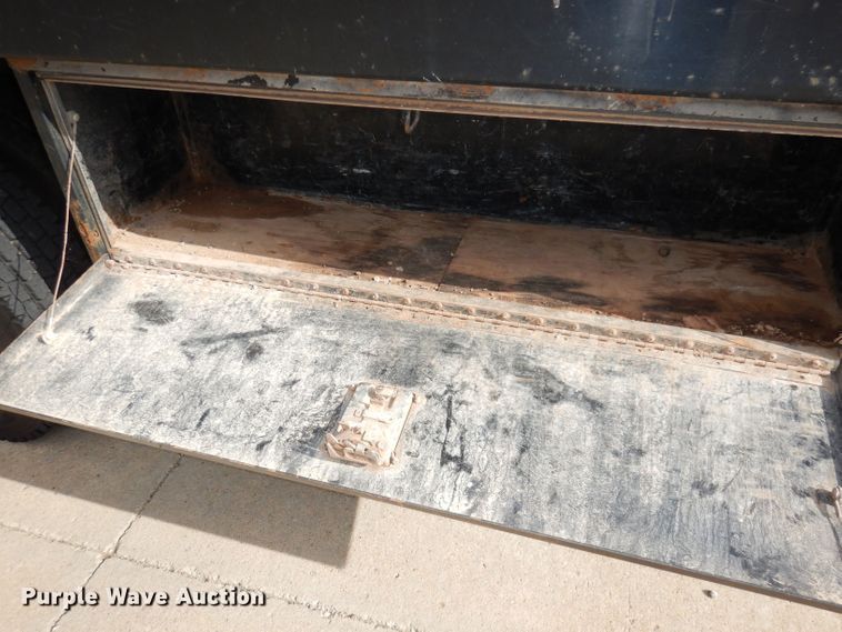 image for item DH8990 2010 Ford F550 Super Duty XLT  flatbed truck