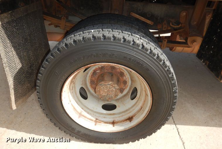 image for item DH8990 2010 Ford F550 Super Duty XLT  flatbed truck