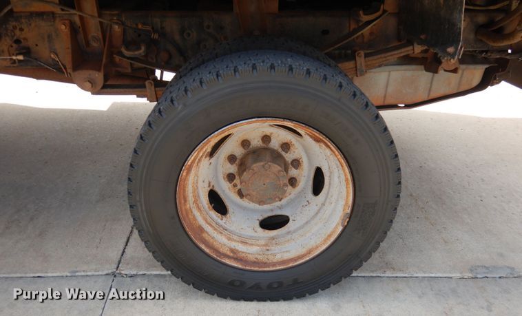 image for item DH8990 2010 Ford F550 Super Duty XLT  flatbed truck